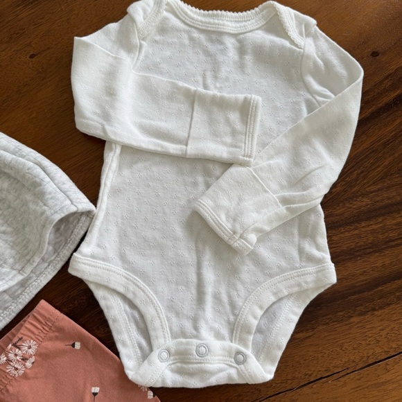 Carter’s Baby Embroidered Vest, White Bodysuit, Floral Leggings Set size 3M - Picture 4 of 6
